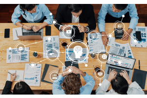 Reunião de equipe analisando dados e tendências, com destaque para o papel da inteligência artificial no mercado de trabalho 